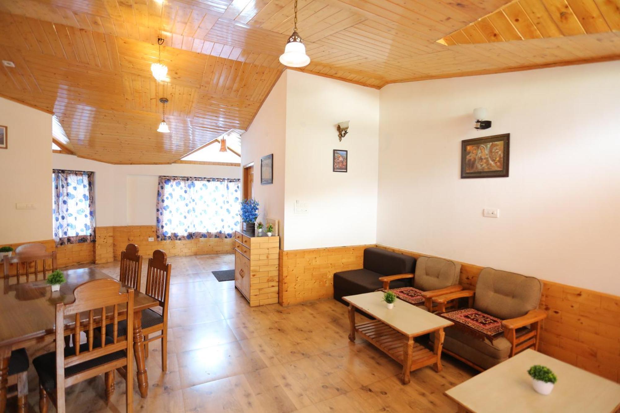Hotel Surbhi Vashist Екстериор снимка